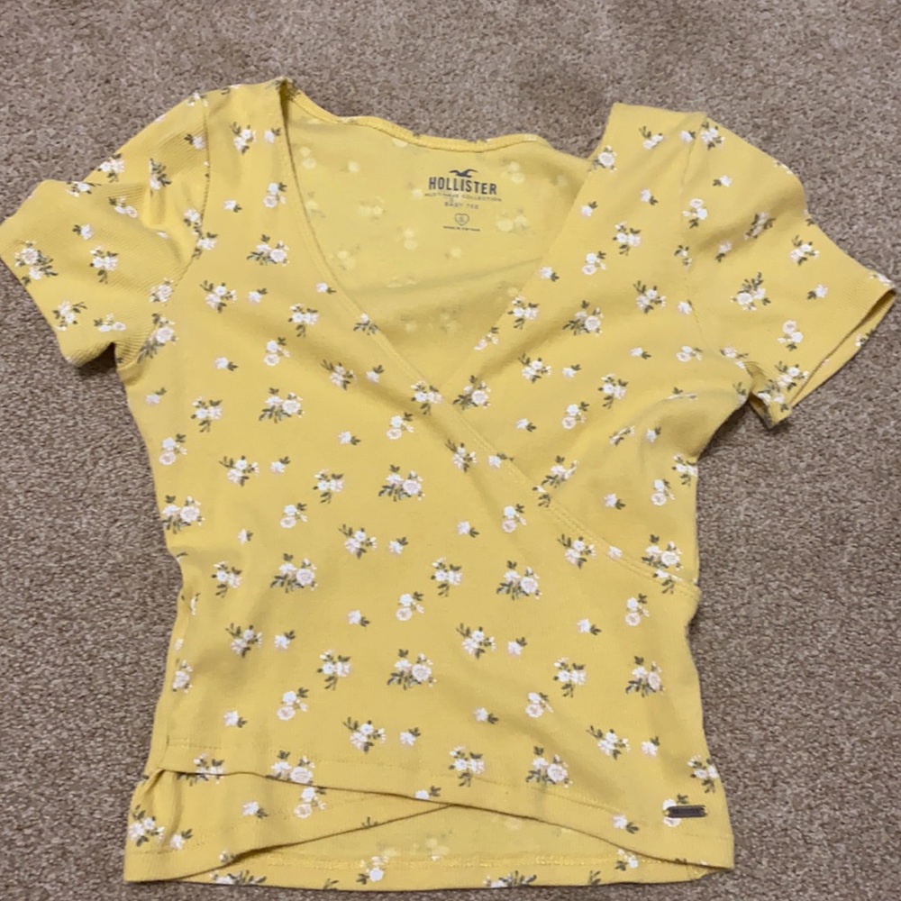 Hollister, very cute Coptic, baby tee